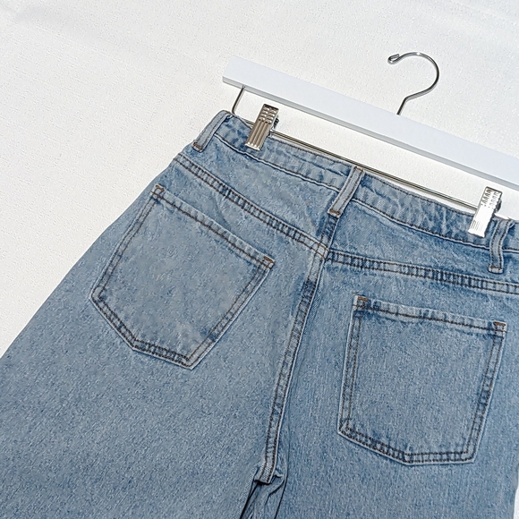 Signature Denim - Picture 5 of 7